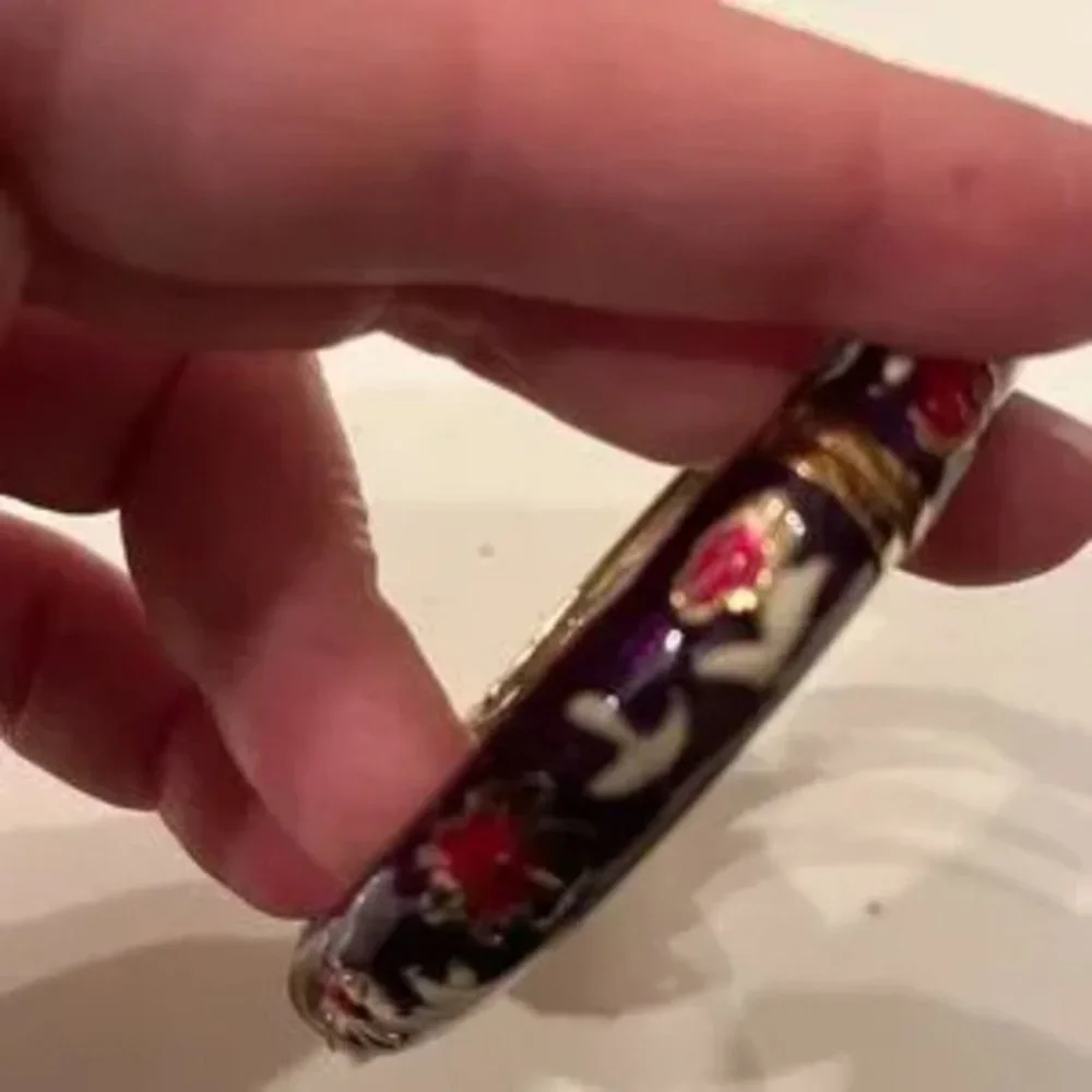 Bangle Bracelet with Butterflies‎ (wa/x)